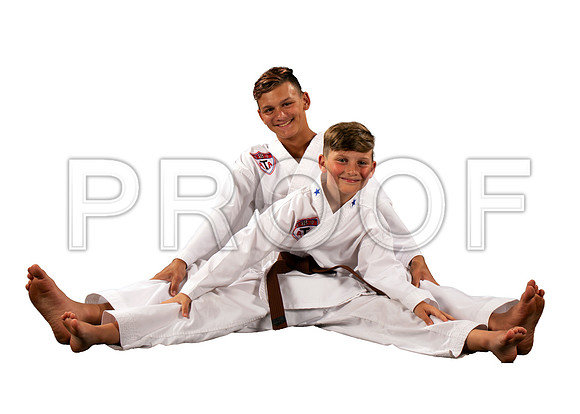 kinderFamily2_WhiteBG